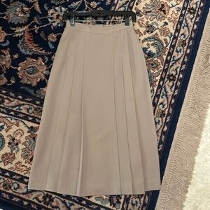 Lovely Ralph Lauren pleated wool skirt, perfect for Fall/Winter